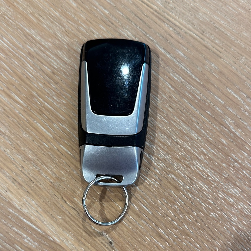 Audi Key Fob and Key Set - Picture 3 of 4